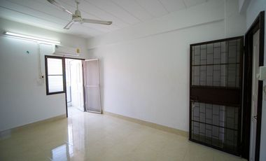 4 storey Apartment building for sale, total 24 rooms, land area 60 Square Wa , usable area 582 square meters, Soi Khlong Luang 1,