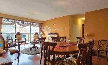 EN VENTA - INCREÍBLE DEPARTAMENTO DE 2 HABITACIONES CON BALCÓN Y JARDÍN.