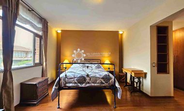 EN VENTA - INCREÍBLE DEPARTAMENTO DE 2 HABITACIONES CON BALCÓN Y JARDÍN.