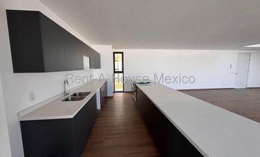 Penthouse con cuarto de servicio y 3 recámaras, Altos de Juriquilla. RENTA