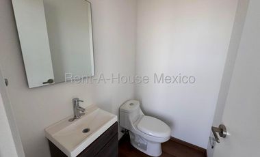 Penthouse con cuarto de servicio y 3 recámaras, Altos de Juriquilla. RENTA