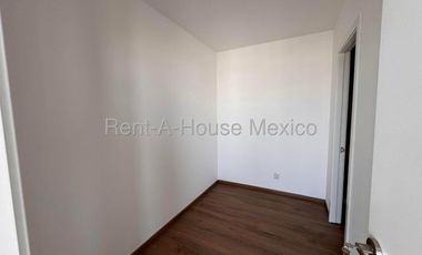 Penthouse con cuarto de servicio y 3 recámaras, Altos de Juriquilla. RENTA