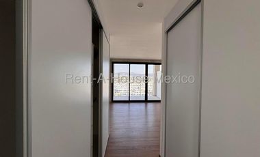 Penthouse con cuarto de servicio y 3 recámaras, Altos de Juriquilla. RENTA