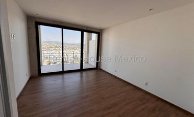 Penthouse con cuarto de servicio y 3 recámaras, Altos de Juriquilla. RENTA