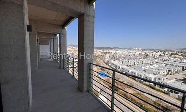Penthouse con cuarto de servicio y 3 recámaras, Altos de Juriquilla. RENTA