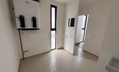 Penthouse con cuarto de servicio y 3 recámaras, Altos de Juriquilla. RENTA