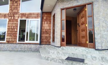 Casa en Parcela Chamiza