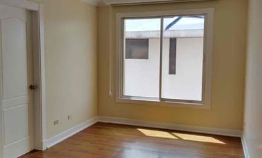 Arriendo departamento 4 dormitorios cada uno con baño, Quito Tenis