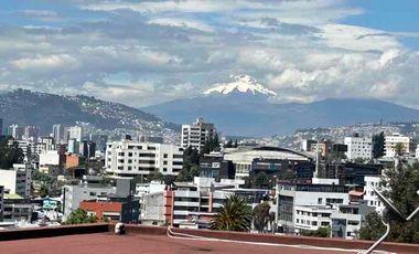 Arriendo departamento 4 dormitorios cada uno con baño, Quito Tenis