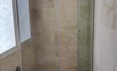 Arriendo departamento 4 dormitorios cada uno con baño, Quito Tenis