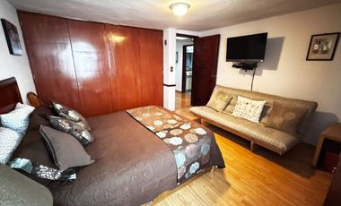 Casa Familiar en Calle Cerrada – ¡Privacidad y Conectividad!