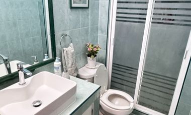 Casa Familiar en Calle Cerrada – ¡Privacidad y Conectividad!