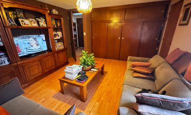 Casa Familiar en Calle Cerrada – ¡Privacidad y Conectividad!