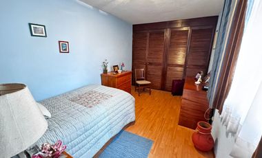 Casa Familiar en Calle Cerrada – ¡Privacidad y Conectividad!