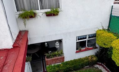 Casa Familiar en Calle Cerrada – ¡Privacidad y Conectividad!