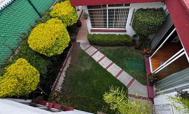 Casa Familiar en Calle Cerrada – ¡Privacidad y Conectividad!