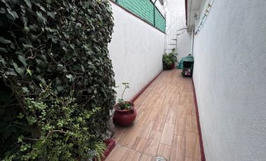 Casa Familiar en Calle Cerrada – ¡Privacidad y Conectividad!