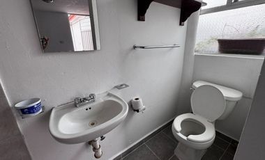 Casa Familiar en Calle Cerrada – ¡Privacidad y Conectividad!