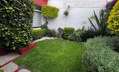 Casa Familiar en Calle Cerrada – ¡Privacidad y Conectividad!