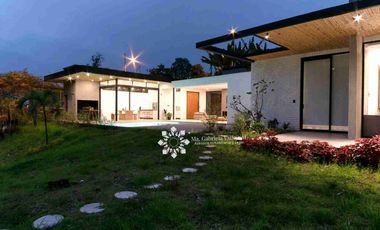 EN VENTA - CASA VACACIONAL EN YUNGUILLA, CON 4 HABITACIONES