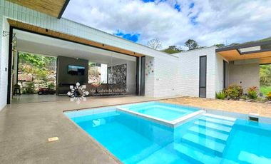 EN VENTA - CASA VACACIONAL EN YUNGUILLA, CON 4 HABITACIONES