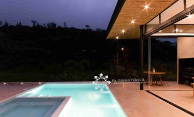 EN VENTA - CASA VACACIONAL EN YUNGUILLA, CON 4 HABITACIONES