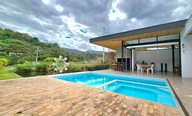 EN VENTA - CASA VACACIONAL EN YUNGUILLA, CON 4 HABITACIONES