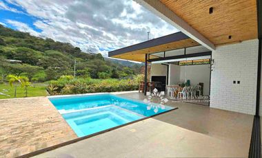 EN VENTA - CASA VACACIONAL EN YUNGUILLA, CON 4 HABITACIONES