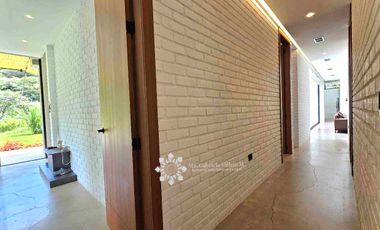 EN VENTA - CASA VACACIONAL EN YUNGUILLA, CON 4 HABITACIONES