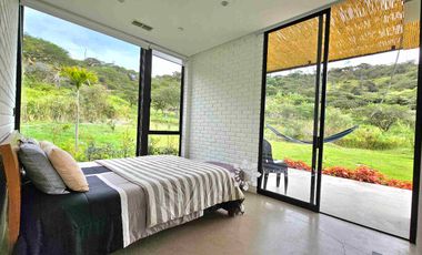 EN VENTA - CASA VACACIONAL EN YUNGUILLA, CON 4 HABITACIONES