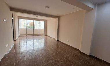 Venta de Amplio Departamento en Chorrillos – Excelente Ubicación