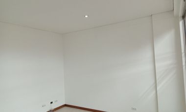 SE ARRIENDA LINDA OFICINA EN OFICHIA