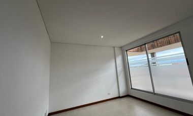 SE ARRIENDA LINDA OFICINA EN OFICHIA