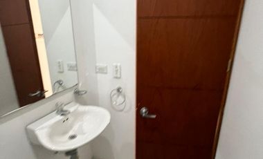 SE ARRIENDA LINDA OFICINA EN OFICHIA