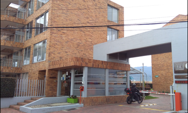 SE ARRIENDA LINDA OFICINA EN OFICHIA