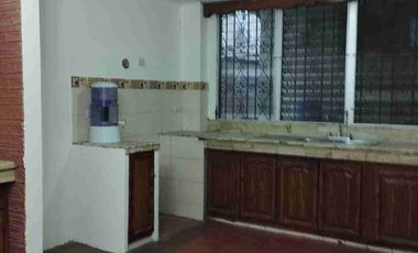 Los Ceibos, alquiler Departamiento planta baja, 3 habitaciones y garaje