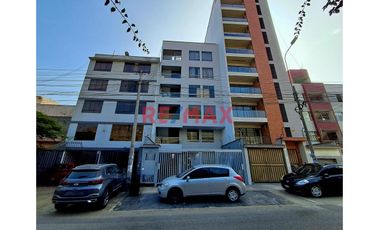 Vendo Amplio Departamento Ubicado En Mayorazgo Ate-Limite Con La Molina