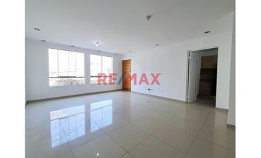 Vendo Amplio Departamento Ubicado En Mayorazgo Ate-Limite Con La Molina