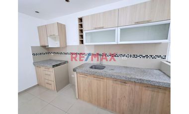 Vendo Amplio Departamento Ubicado En Mayorazgo Ate-Limite Con La Molina