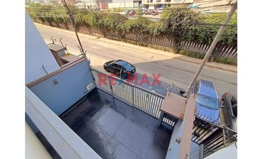 Vendo Amplio Departamento Ubicado En Mayorazgo Ate-Limite Con La Molina