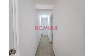 Vendo Amplio Departamento Ubicado En Mayorazgo Ate-Limite Con La Molina