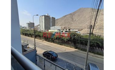 Vendo Amplio Departamento Ubicado En Mayorazgo Ate-Limite Con La Molina