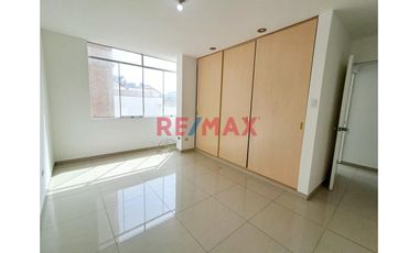 Vendo Amplio Departamento Ubicado En Mayorazgo Ate-Limite Con La Molina