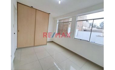 Vendo Amplio Departamento Ubicado En Mayorazgo Ate-Limite Con La Molina