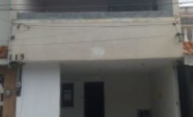 VENDO EXCELENTE CASA EN APODACA CERCA DE SAN NICOLÁS, 2 PLANTAS, 3CON BARRA DESYUNADORA, C RECÁMARAS, 2 Y MEDIO BAÑOS, COCHERA TECHAD