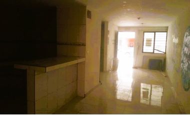 VENDO EXCELENTE CASA EN APODACA CERCA DE SAN NICOLÁS, 2 PLANTAS, 3CON BARRA DESYUNADORA, C RECÁMARAS, 2 Y MEDIO BAÑOS, COCHERA TECHAD