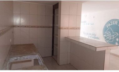 VENDO EXCELENTE CASA EN APODACA CERCA DE SAN NICOLÁS, 2 PLANTAS, 3CON BARRA DESYUNADORA, C RECÁMARAS, 2 Y MEDIO BAÑOS, COCHERA TECHAD