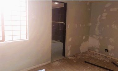 VENDO EXCELENTE CASA EN APODACA CERCA DE SAN NICOLÁS, 2 PLANTAS, 3CON BARRA DESYUNADORA, C RECÁMARAS, 2 Y MEDIO BAÑOS, COCHERA TECHAD