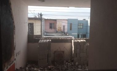 VENDO EXCELENTE CASA EN APODACA CERCA DE SAN NICOLÁS, 2 PLANTAS, 3CON BARRA DESYUNADORA, C RECÁMARAS, 2 Y MEDIO BAÑOS, COCHERA TECHAD