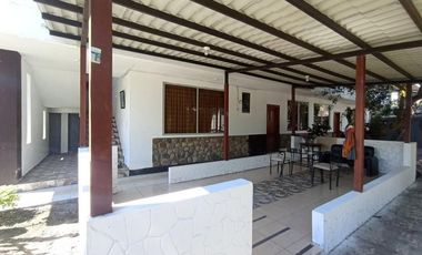Vendo 2 Casas que funcionan como  Hostal  en la Ciudad Tena